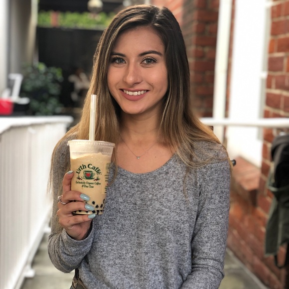 Meet your Posher, Jessica - Picture 2 of 5